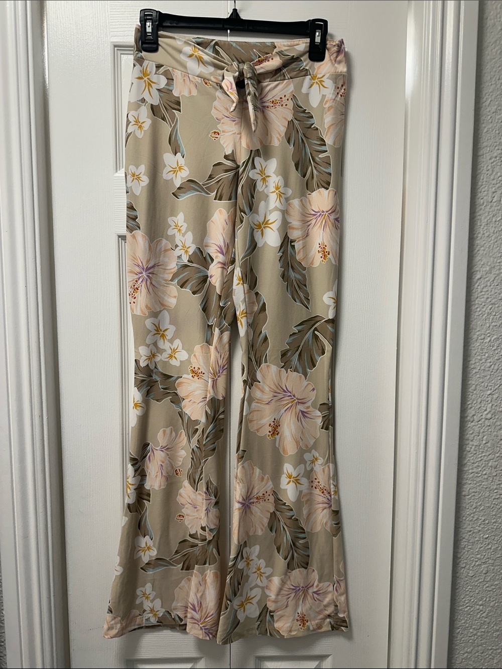 Forever 21 Beige Floral Tie-Waist Wide-Leg Pants